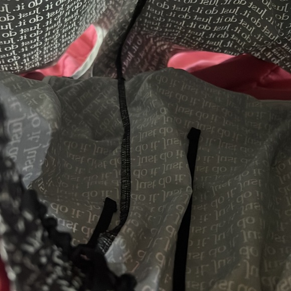 Nike Dri fit running short size medium, tag and lining removed - Picture 3 of 4